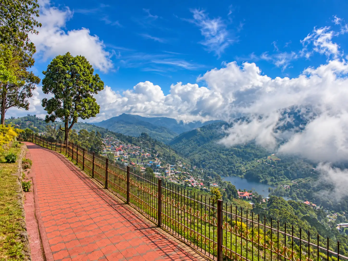 The pathway at Coaker’s Walk overlooking the Kodaikanal hills